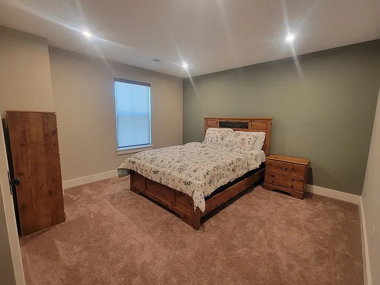 2099 Glenmont Dr — Photo 1