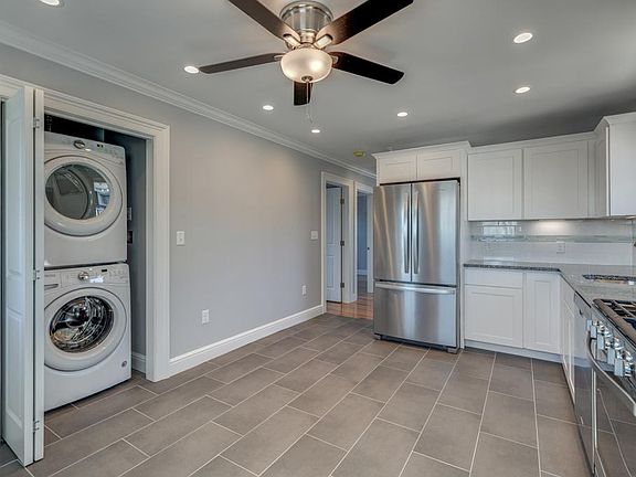 Full size EnergyStar rated in-unit laundry