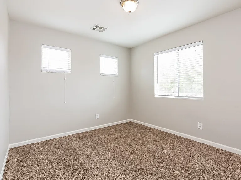 2845 Woodland Park Ave — Photo 12