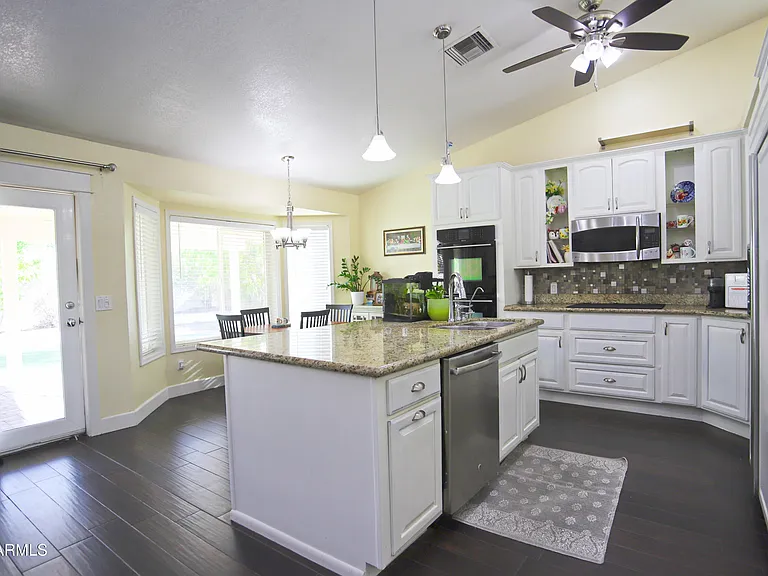 1317 E San Angelo Ave — Photo 17