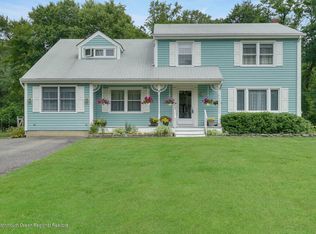 2 McQueen Blvd, Farmingdale, NJ 07727