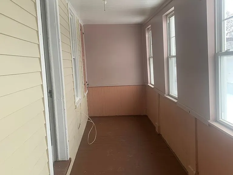 228 Locust Ave — Photo 23