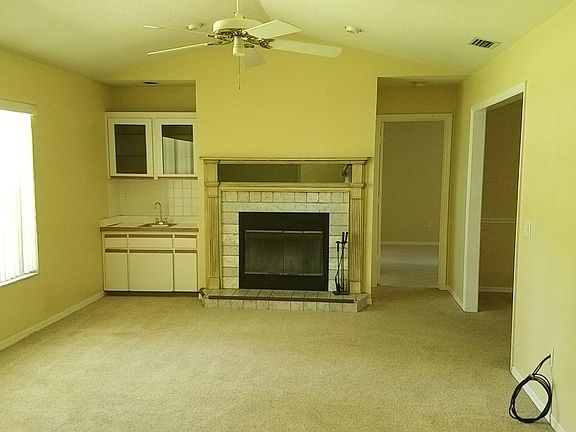 4th image of 430 NE 52nd Ct