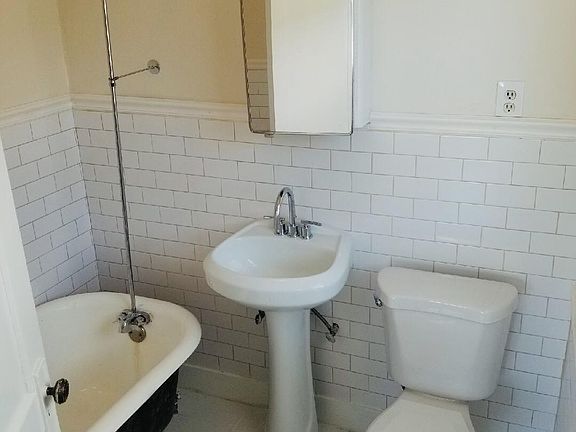 5th image of 236 10th Ave NE APT 6