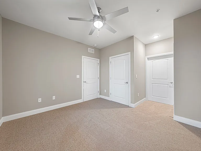 Mount Victor Olde Towne Luxury Apartments — Photo 61