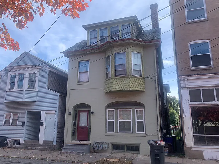 172 N Charlotte St — Photo 1