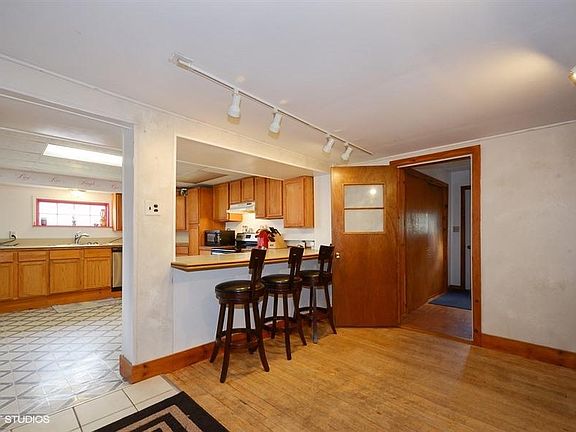 4th image of 1310 Riverview Dr