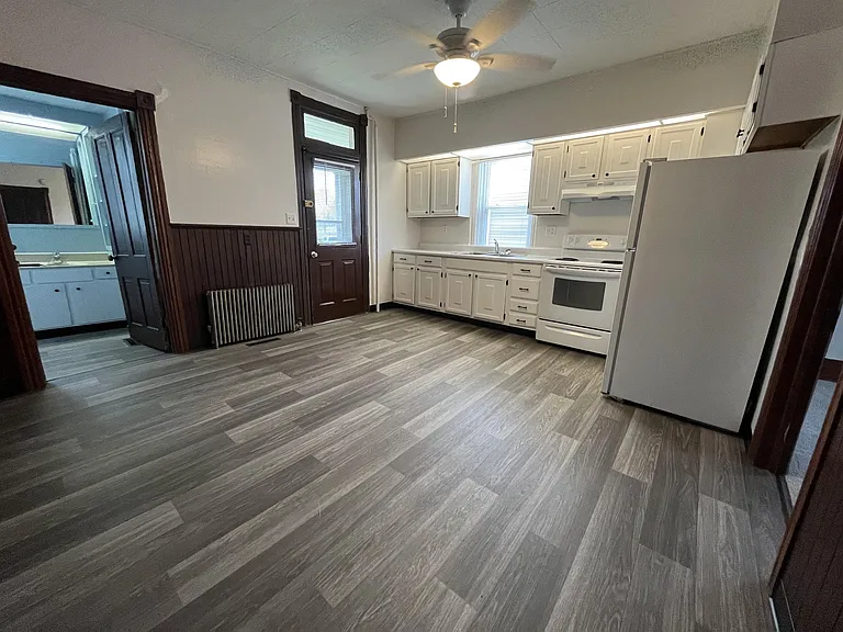 18 E Main St — Photo 5