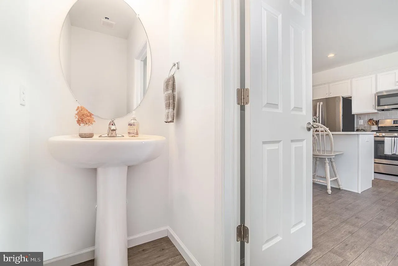 3 bed, 2.5 bath, 2296 sqft, $2,400 — Photo 1