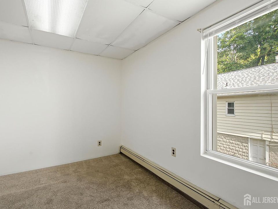 1st image of 275 Laurence Pkwy