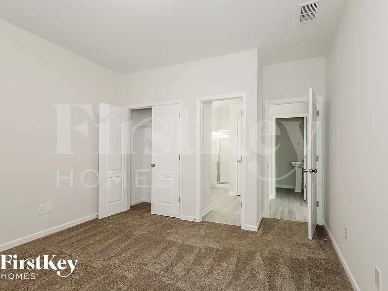 2641 Kinmere Dr — Photo 9