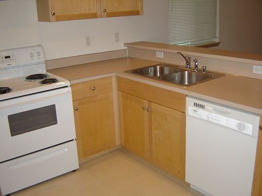 2nd image of 1225 N Oak Harbor St APT E3