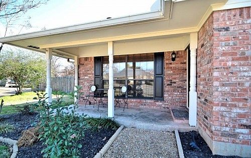2nd image of 1411 Edgemont Cir