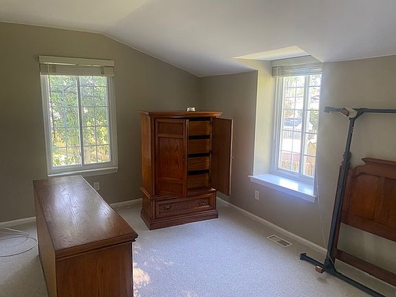 5th image of 22847 Overlake St