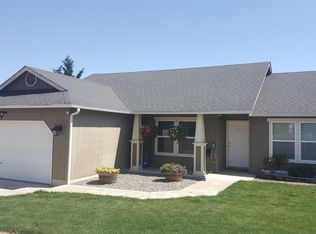 833 Umpqua View Dr, Roseburg, OR 97471