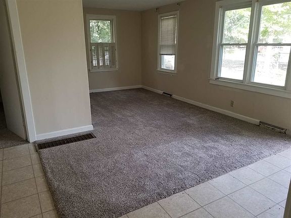 5th image of 113 E Greenview Ave