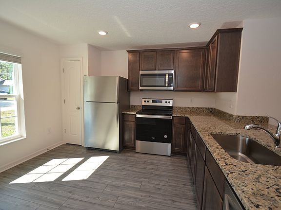 5th image of 134 Persimmon Dr