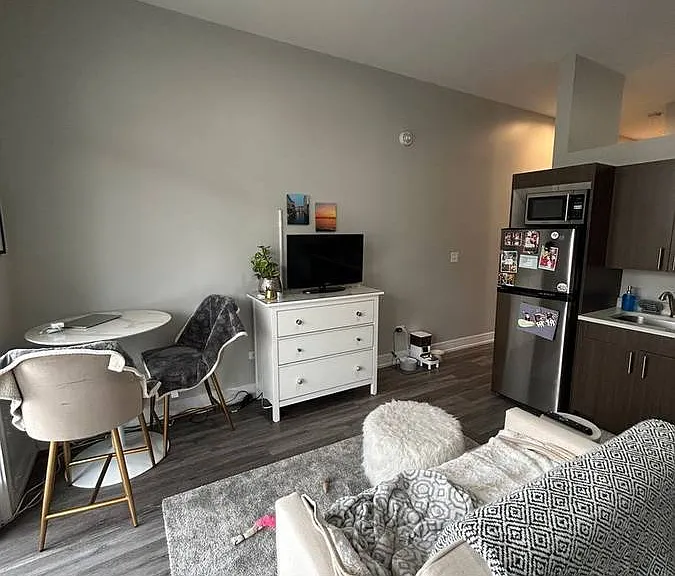 3220 N Lincoln Ave #304 — Photo 3