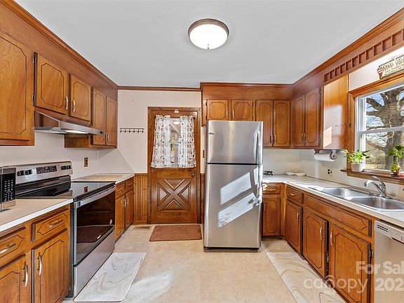5th image of 915 Timberlane Dr