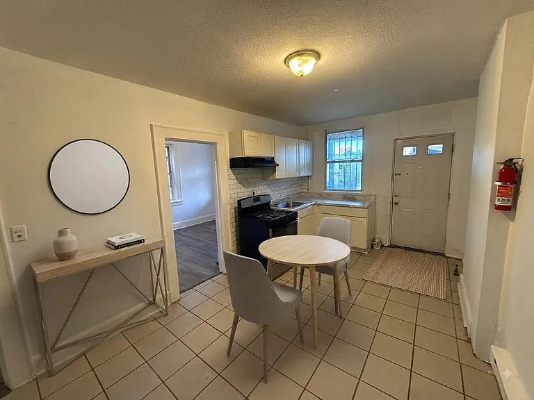 107 S Essex Ave #3 — Photo 4