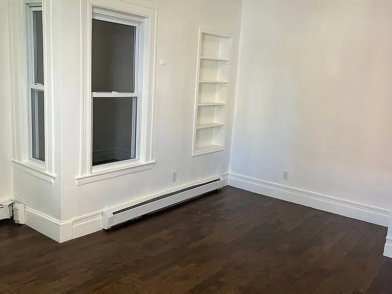 513 Bangs Ave — Photo 6
