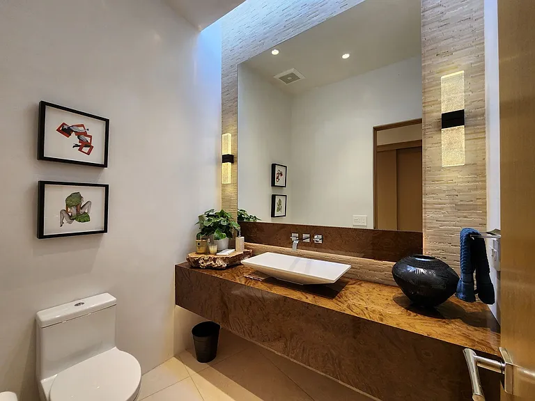 36 Plaza Del Centro — Photo 15