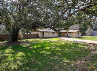 613 W Oak St, Goliad, TX 77963