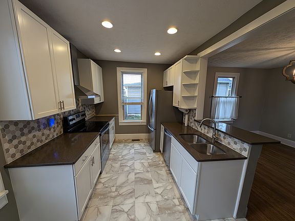 3rd image of 168 Mossman Ave