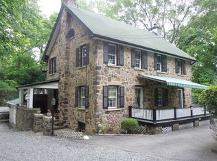 653 Todt Hill Rd, Staten Island, NY 10304