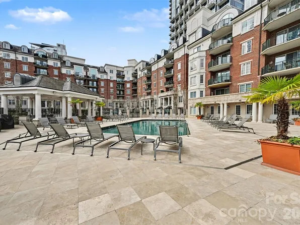 300 W 5th St APT 336, Charlotte, NC 28202