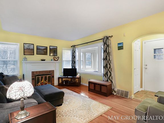 3rd image of 2110 Martin Ave SE