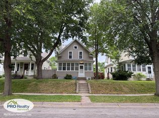 826 Thomas Ave, Saint Paul, MN 55104