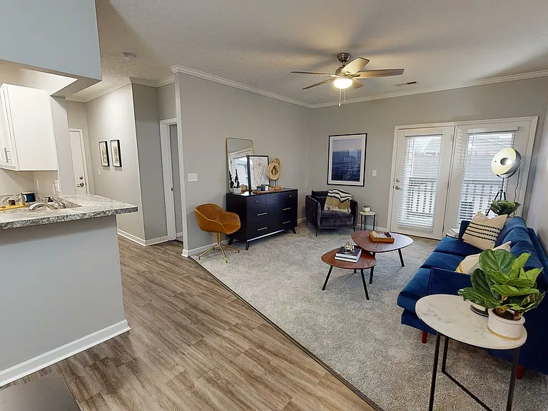 Burlington Oaks Apartments — Photo 3
