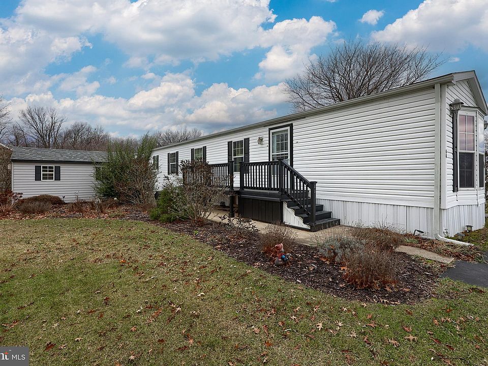 1st image of 44 Carol Ann Dr