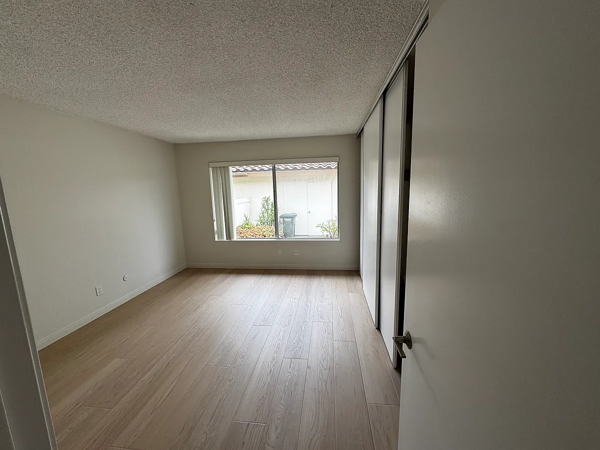 Building Photo - 322 Volney Ln