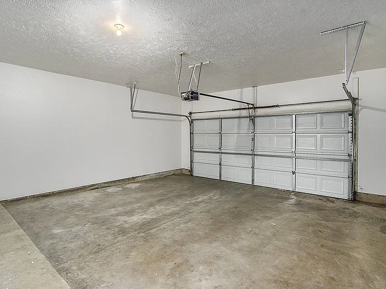 Autumn Lakes Apartments and Townhomes — Photo 49