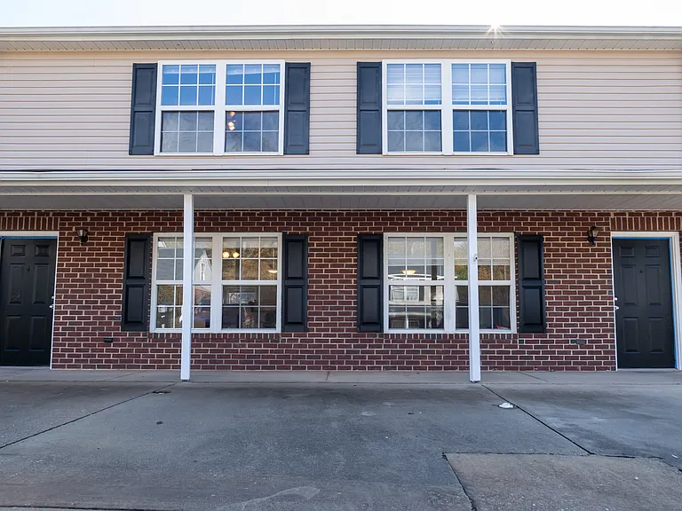 225 Springfield Cir #B — Photo 1