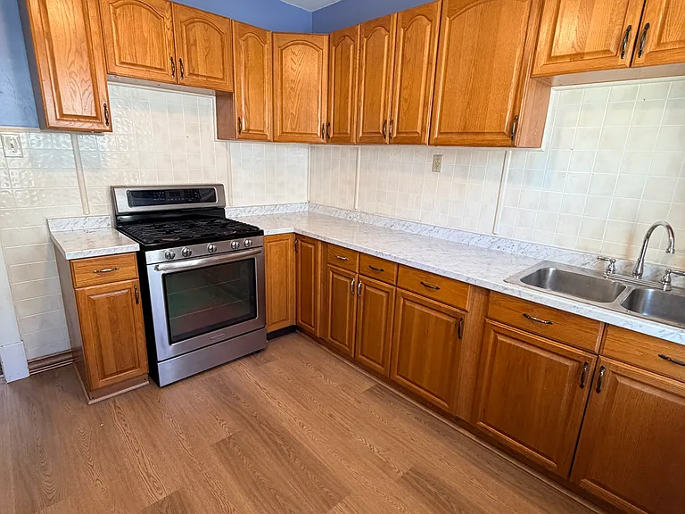 402 McKinley Pkwy #1 — Photo 6
