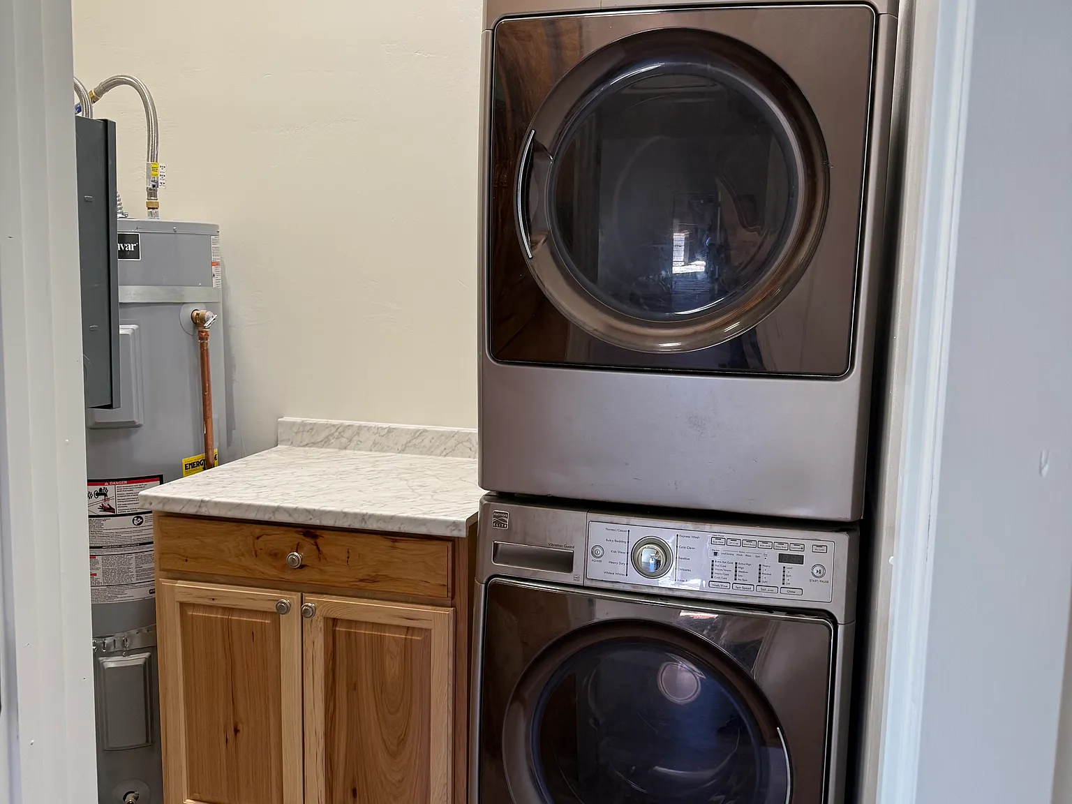 2 bed, 1000 sqft, $1,950 — Photo 2