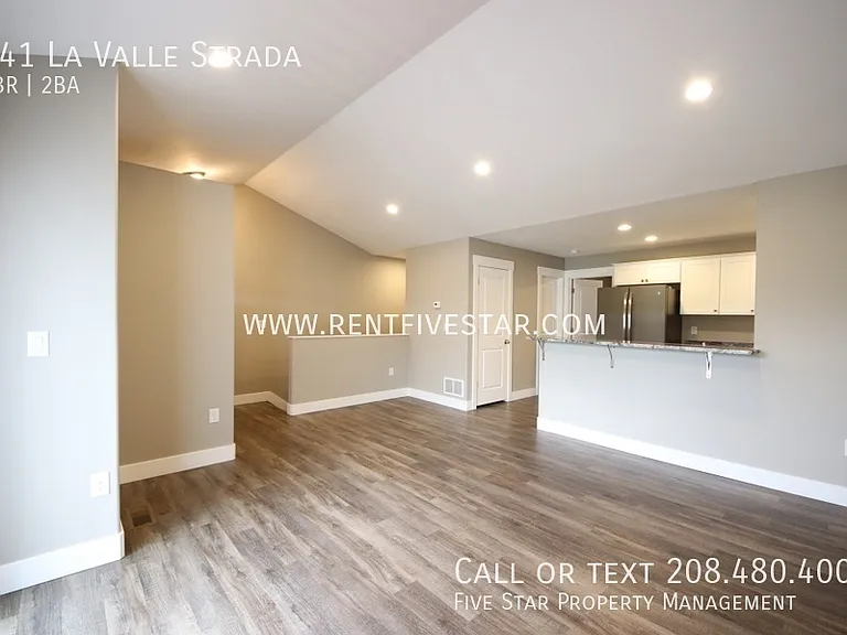 341 La Valle Strada — Photo 3
