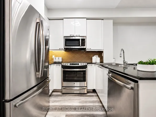1328 Birchmount Rd #607, Toronto, ON M1R 0B6