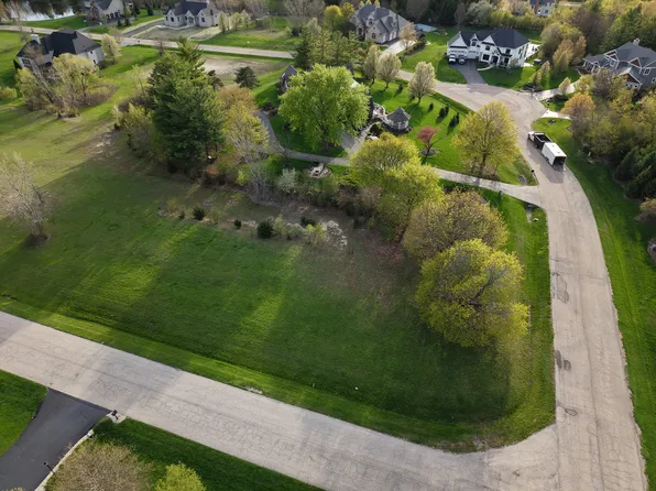 8875 Belfield Rd, Crystal Lake, IL 60014