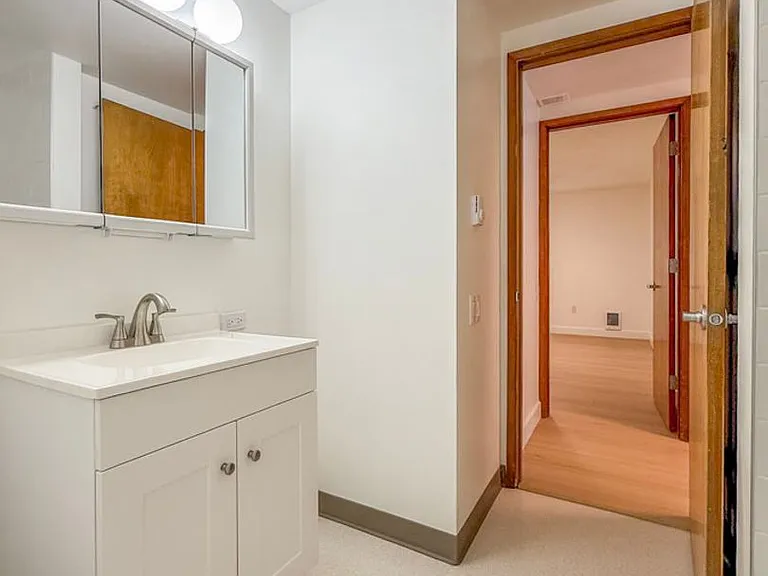 Kingcity Apartments — Photo 118