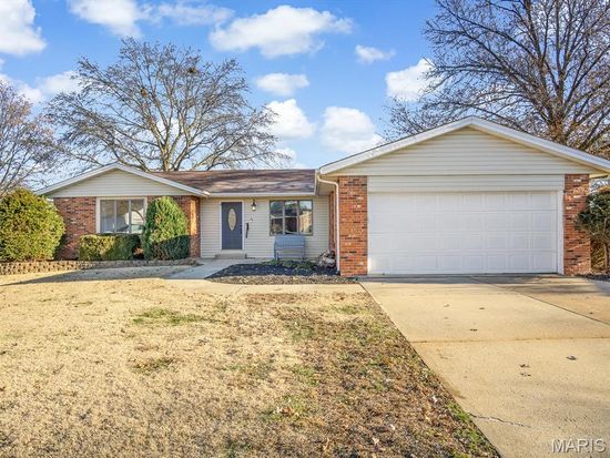 312 Wedgewood Dr, Waterloo, IL 62298