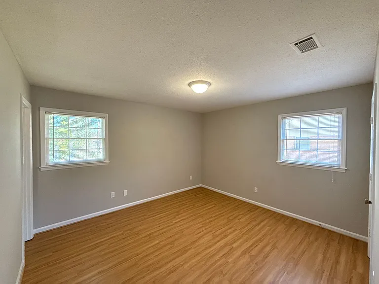 906 McLaughlin Dr — Photo 16