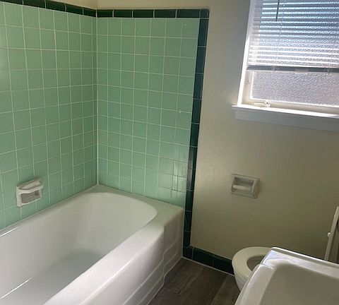 5th image of 1418 Sutterville Rd #3