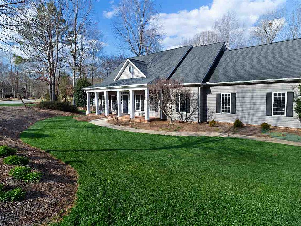 1st image of 402 Winding Oak Dr