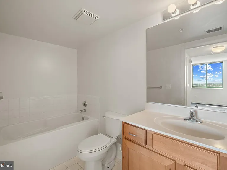 414 Water St #1812 — Photo 23