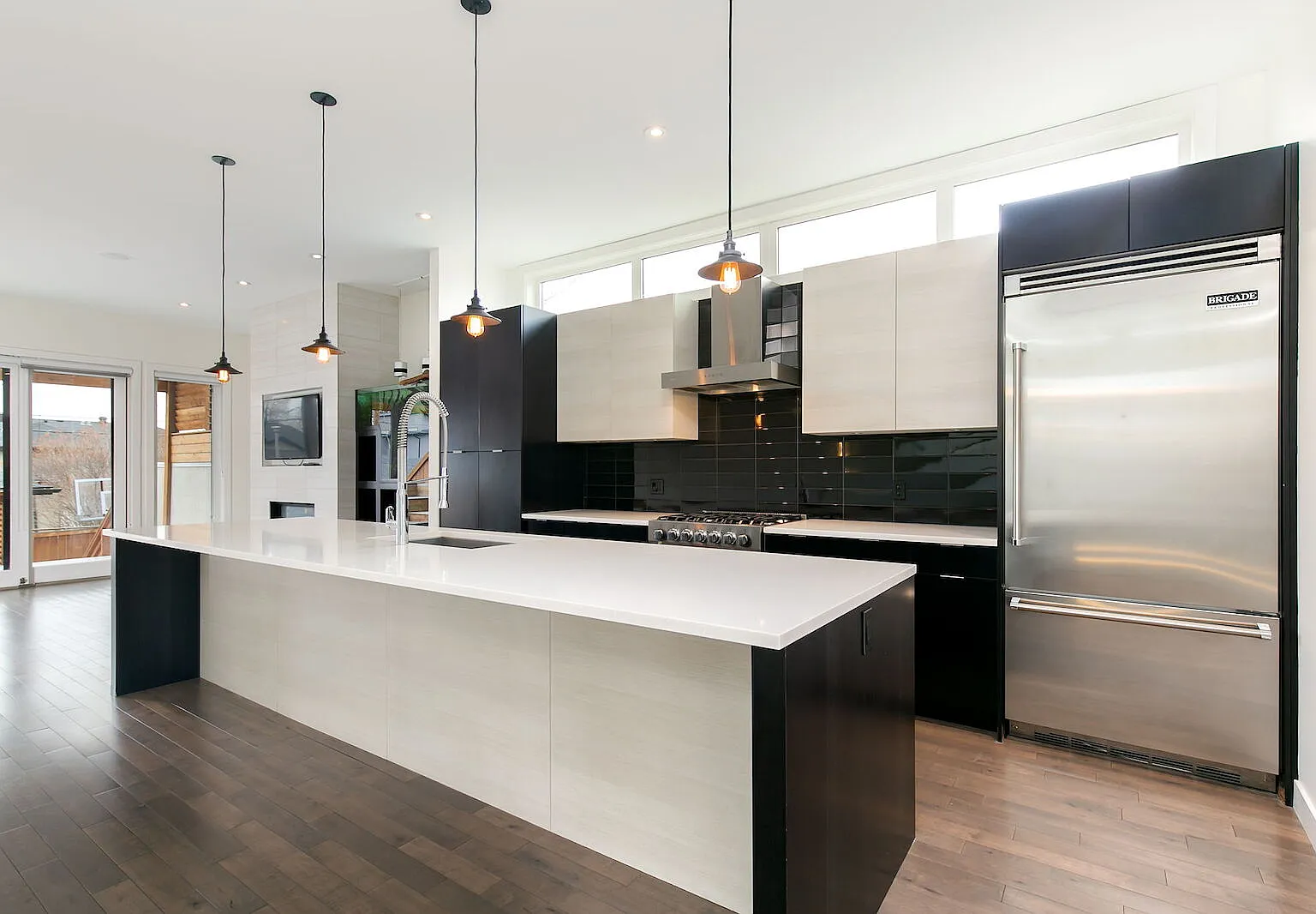 Pending! Application approved ! 4 Bedroom Fully Loaded Modern Duplex in Glengarry! CIP176 — Photo 1