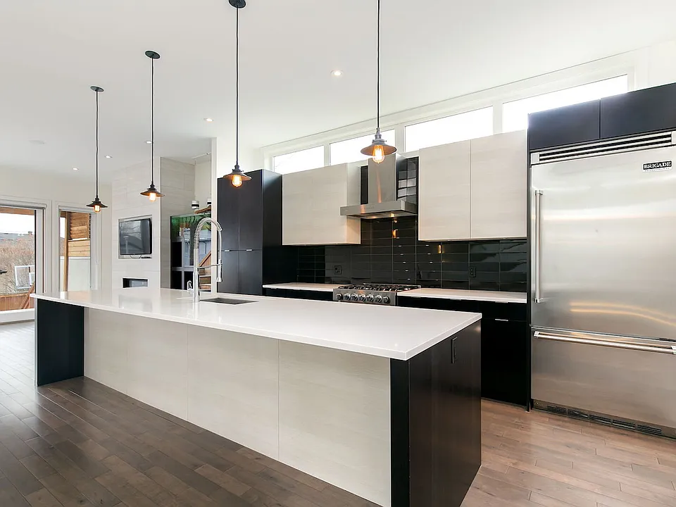 2438 29th Ave SW